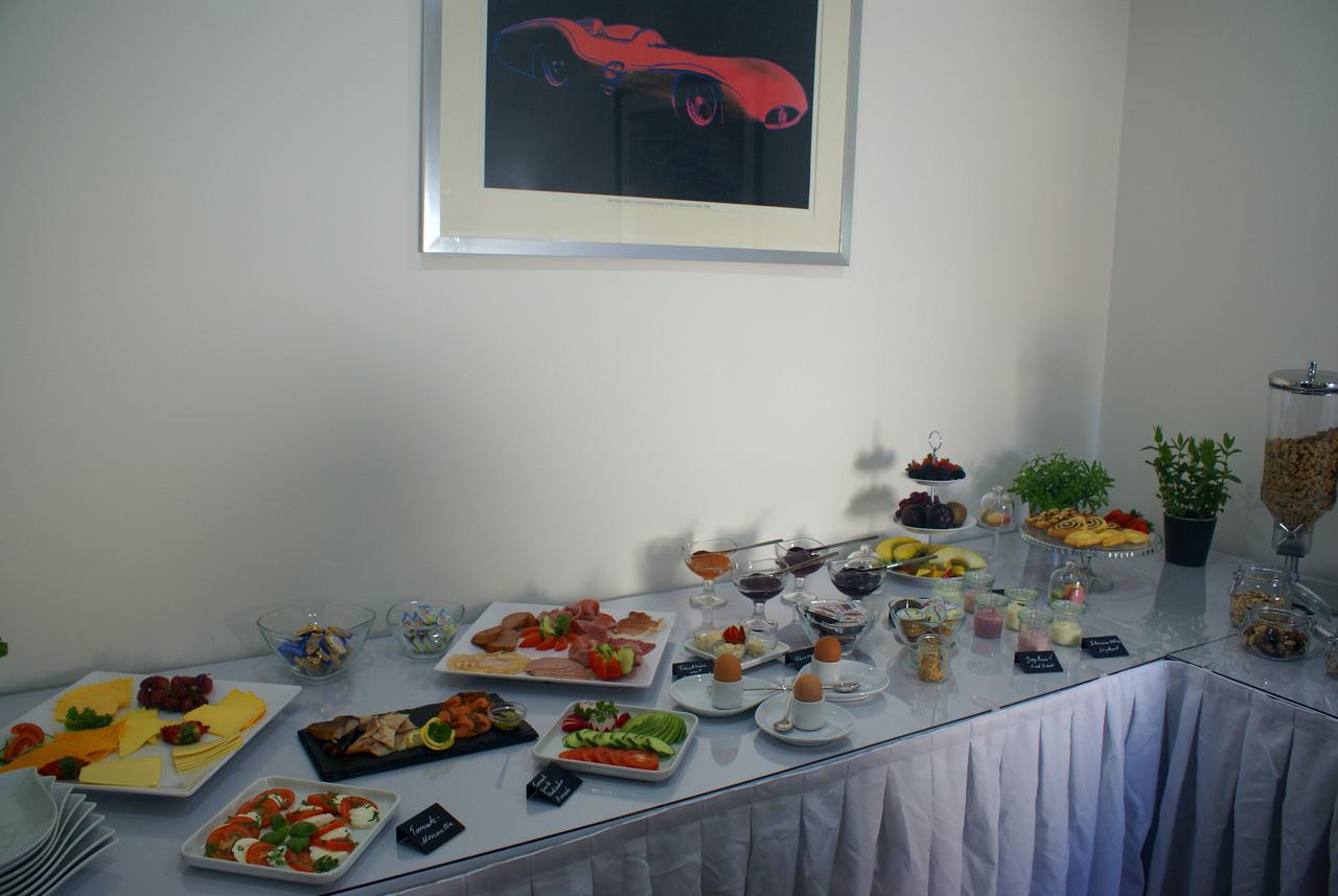 Fast Lane Hotel 3*
