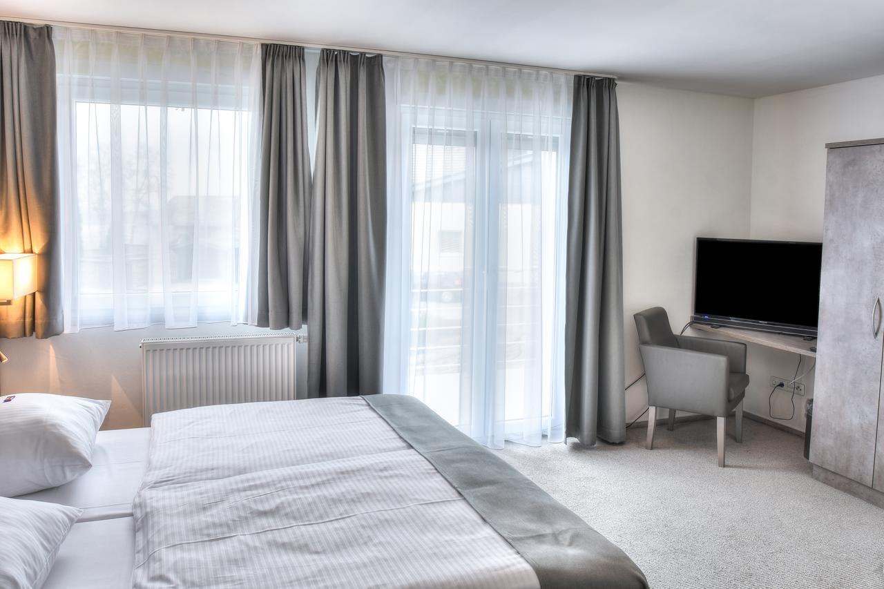 Fast Lane Hotel 3*