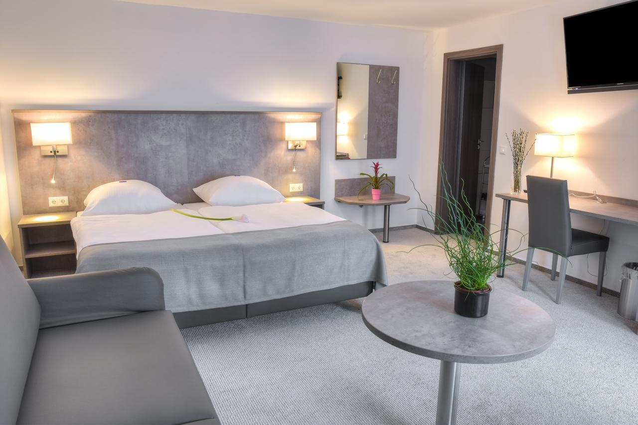 Hotel Fast Lane 3*